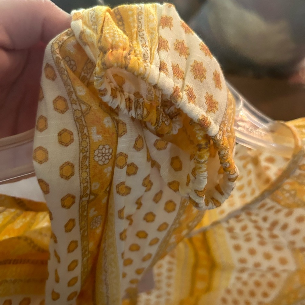 Top nwt - Picture 2 of 3